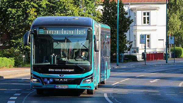 E-Bus der NVB auf dem Neubrandenburger Stadtring.