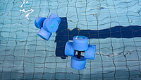 Schwimmhilfen im Becken