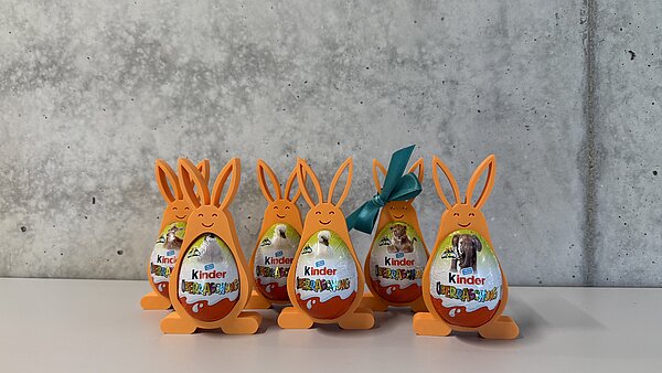 Osterhasen aus dem 3D-Drucker mit einem Überraschungsei