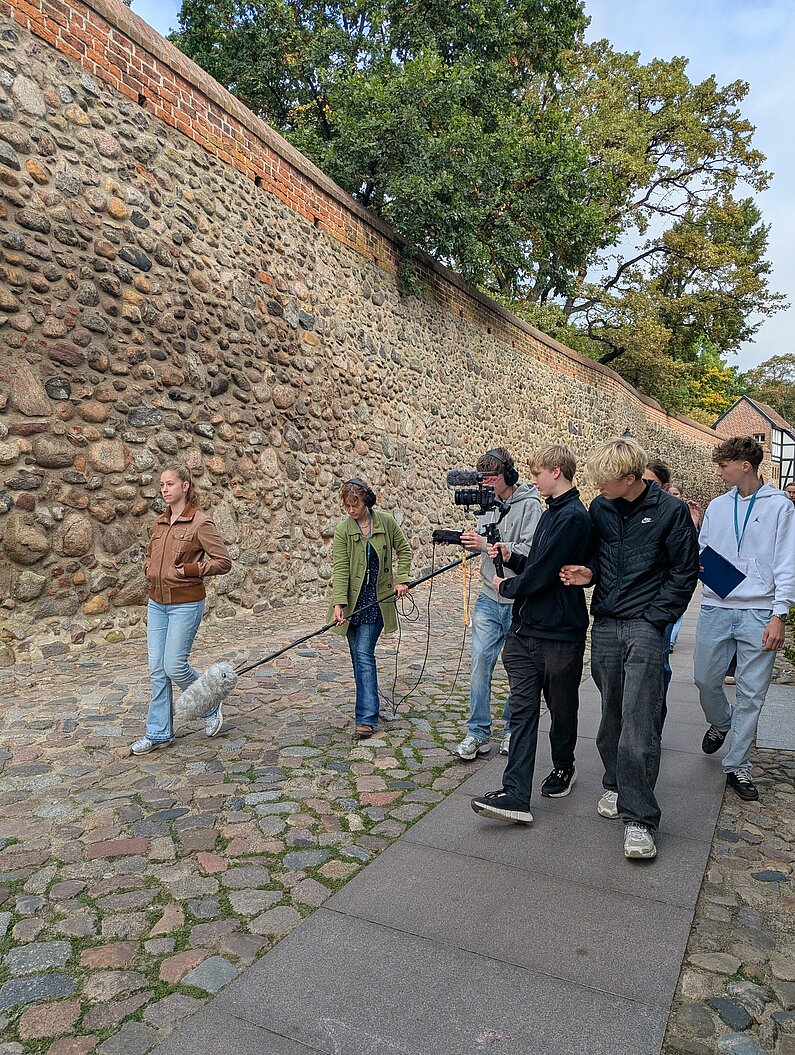 Dreh einer Filmszene an der Stadtmauer.