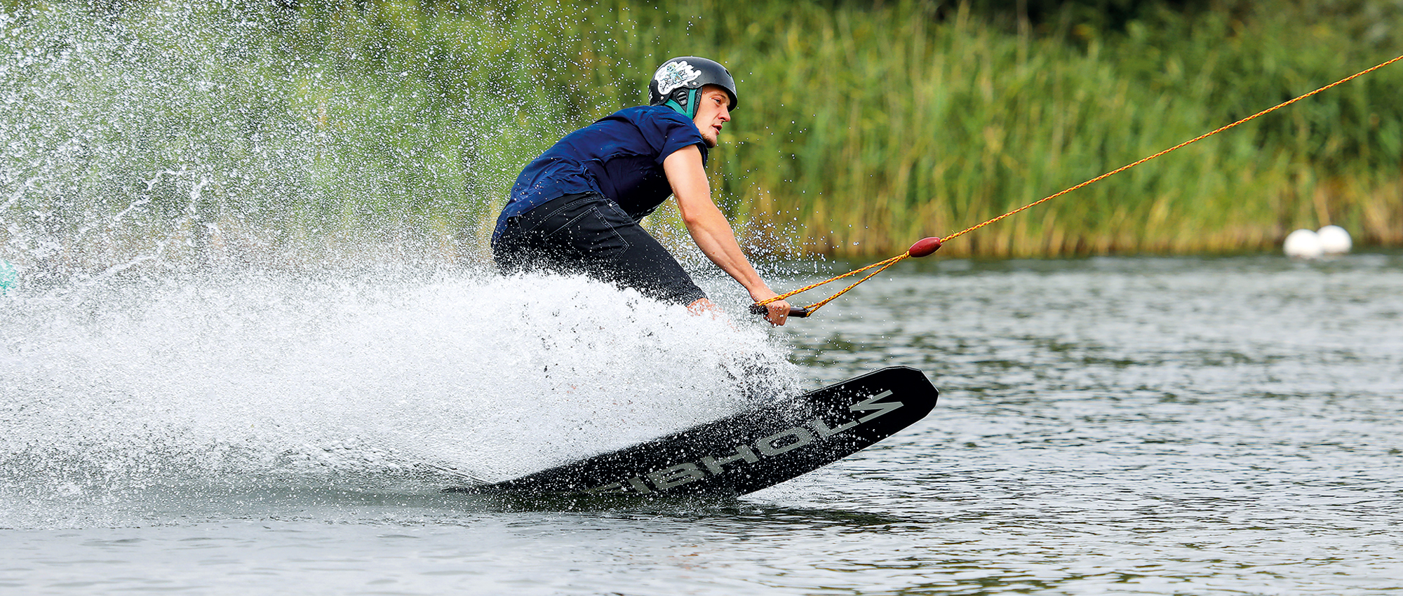 Wakeboarder auf dem Reitbahnsee